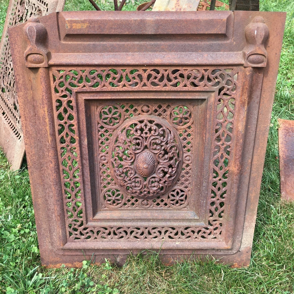 Antique Ornate Cast Iron Fireplace Cover French Fleur De Lis 20.5in x 24.in - Image 2 of 4