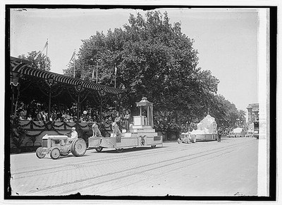 Photo:1923 Parade Float with Lions and Tractor Street Scene
