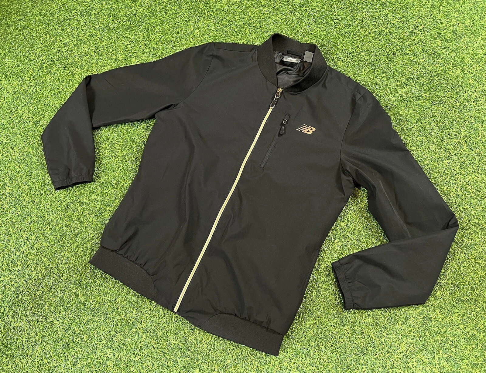 NEW BALANCE WINDBREAKER JACKET