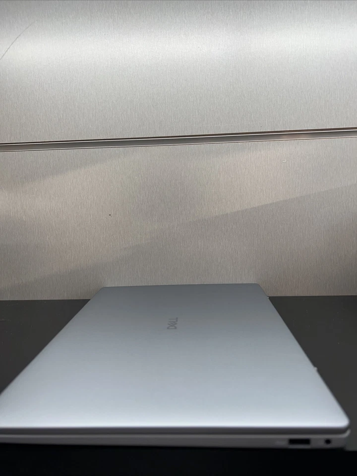 Dell Db14250 14" Intel® Core™ Ultra 9 288V, 8 núcleos 1 TB SSD 32 GB Nuevo Sin Caja Foto 3 de 4