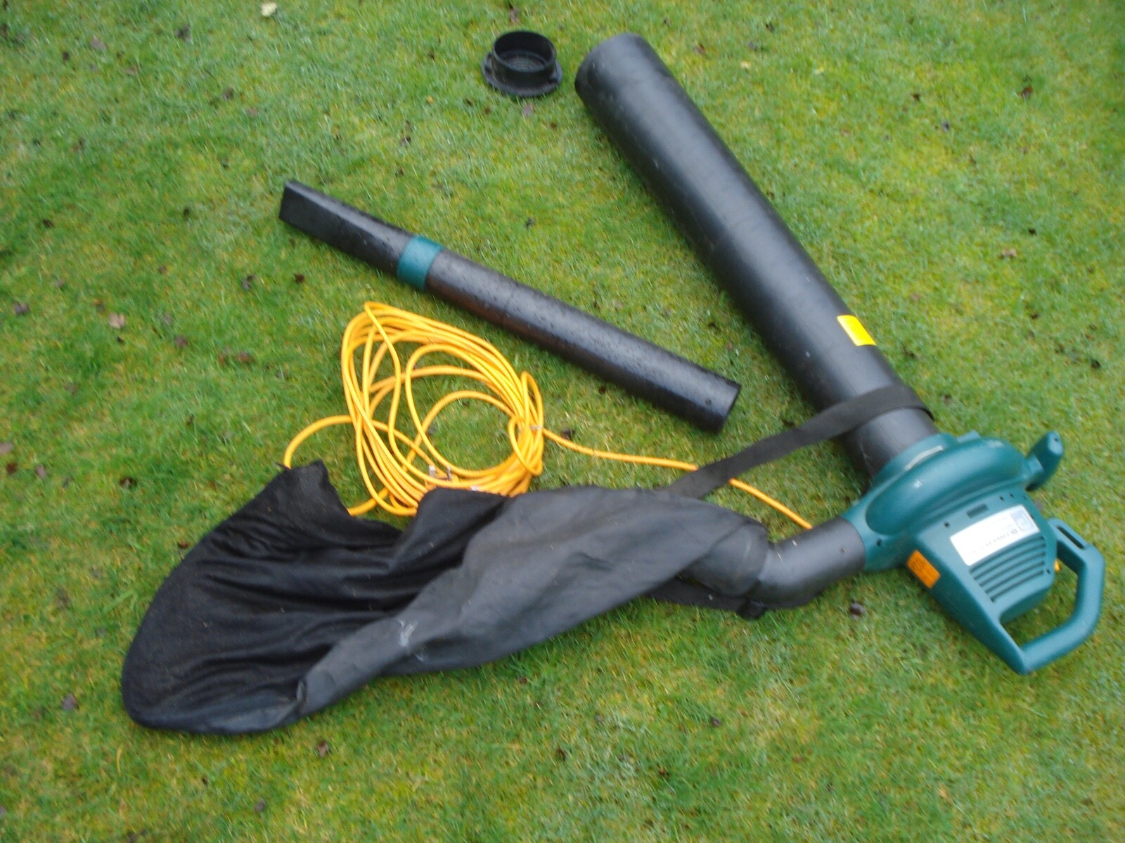 Garden Leaf Electric Blower Sucker Vac & Suction Mains Power 1800 Watts eBay