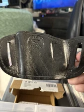 Bulldog Cases Black Molded Leather Belt Slide Holster (large) MLT-L Used