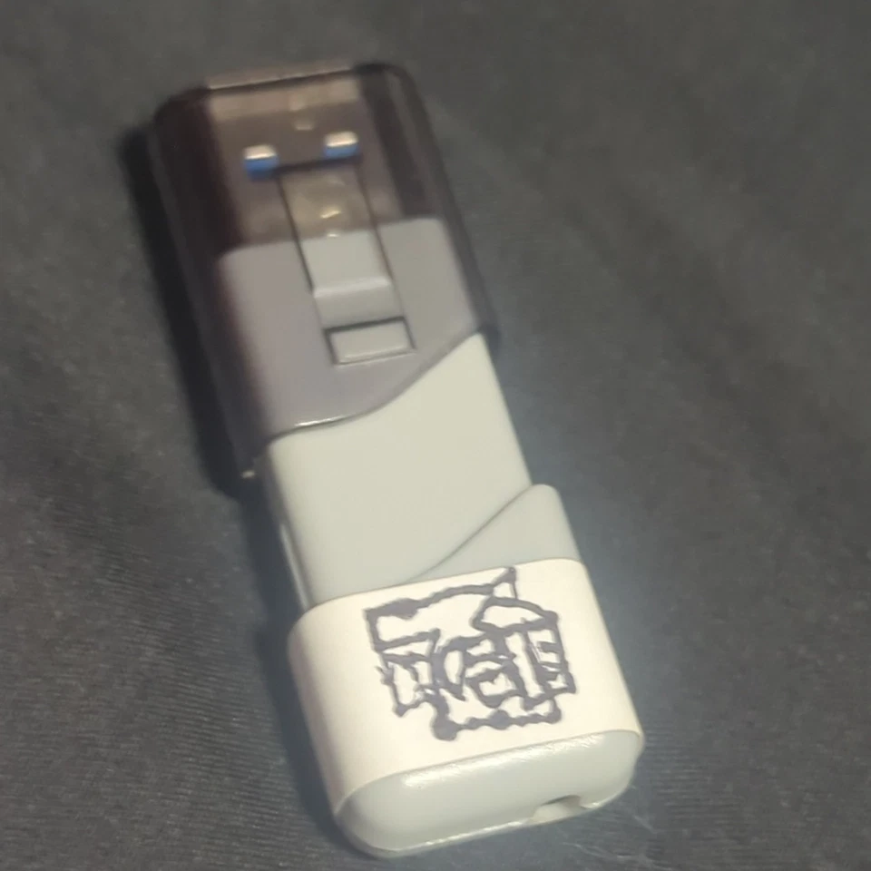 Tails OS Versión 6.18 Unidad de arranque USB 3, PNY 32G. Protege tu anonimato Foto 2 de 3