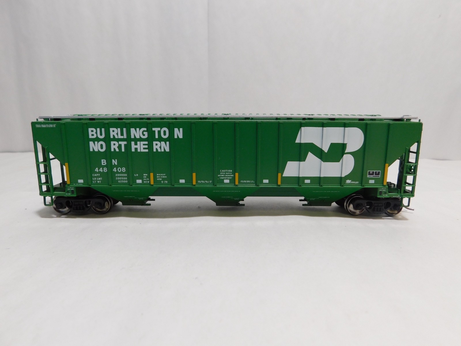 Atlas 20-006-632 HO Scale Thrall 4750 Covered Hopper, BNSF #448408