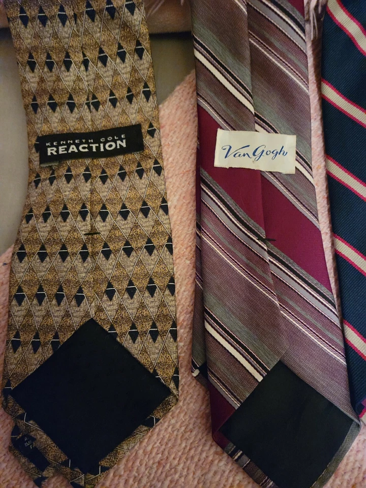 5 Pcs LOT of Classic Men's Work or Play Stylish Neck Ties - Image 3 of 4