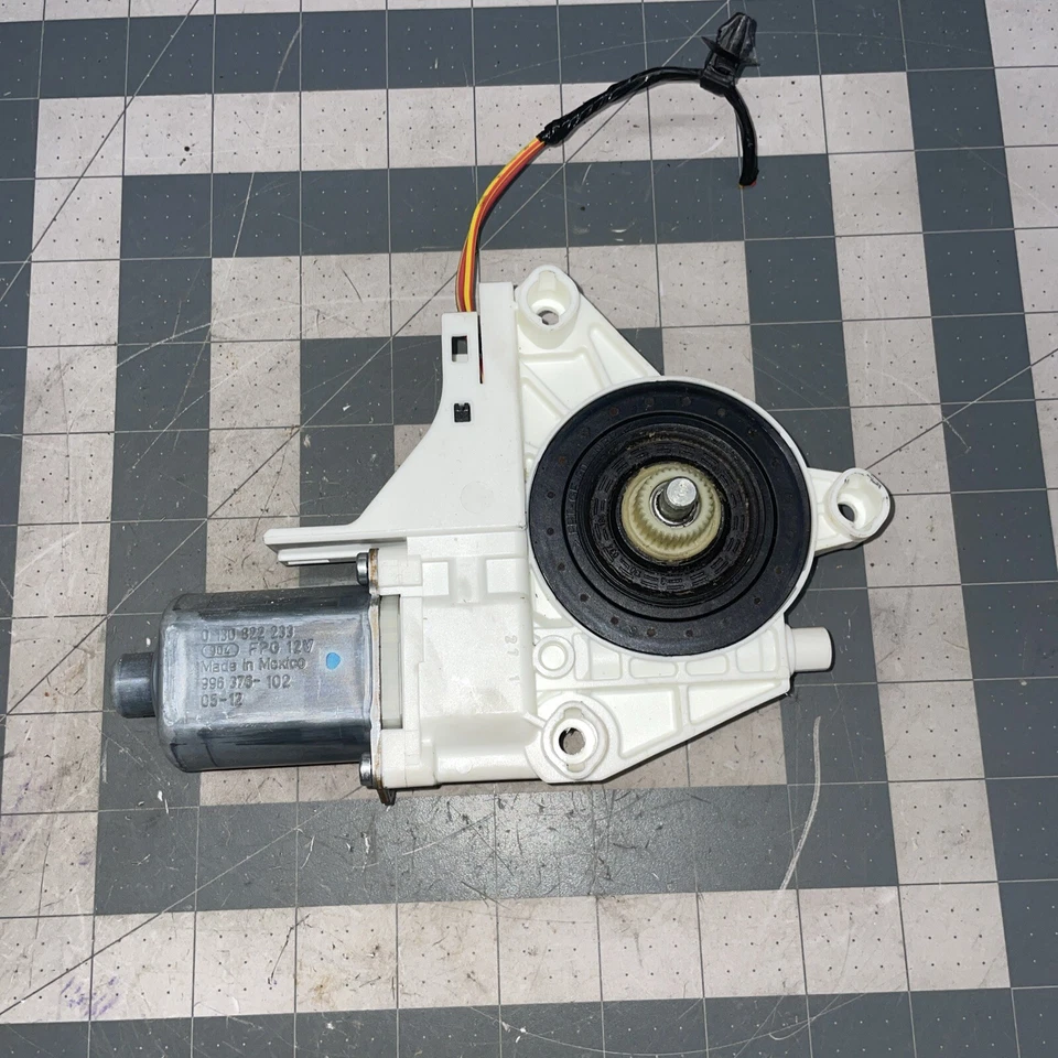 2005 2006 2007 Ford Freestyle FRONT PASSENGER Side Door Window Motor 0130822233 - Image 3 of 4