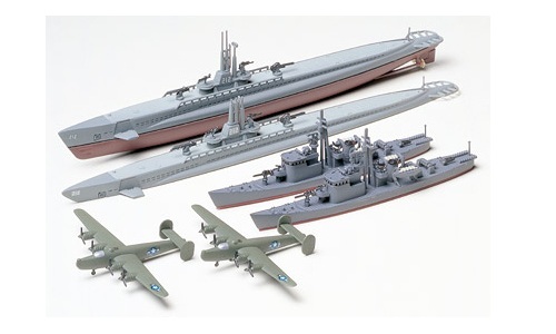 Tamiya 31903 1/700 Model Kit U.S.S Submarine Gato Class & Japanese Chaser No.13