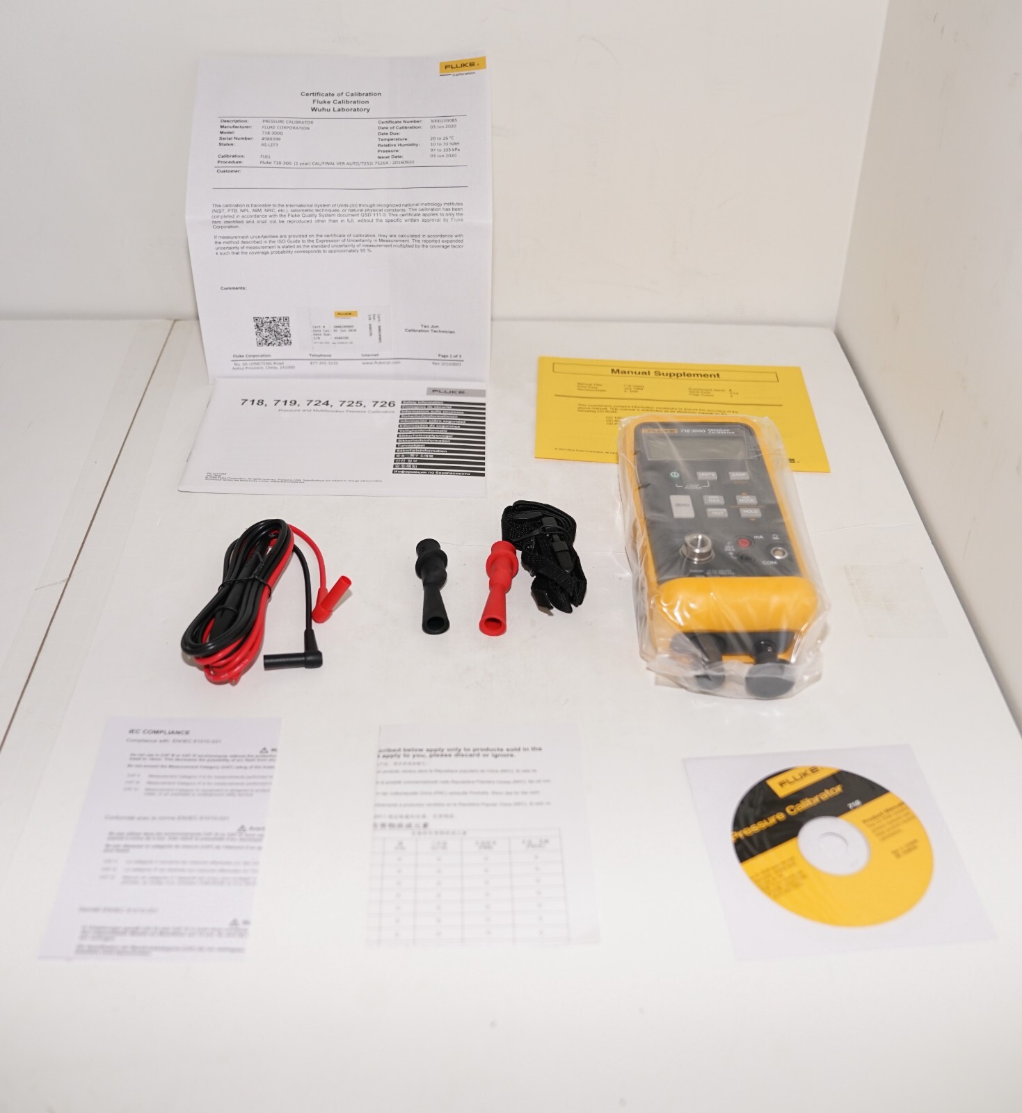 FLUKE 718300G PRESSURE CALIBRATOR 12 TO 30 PSI 850 mbar to 20 bar