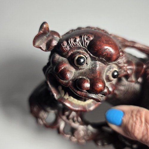 ANTIQUE CHINESE CARVED WOOD FOO DOG MYSTICAL BEAST AND PUPPY WITH GLASS EYES - Picture 11 of 11