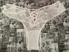 Victoria  s Secret Dream Angels Boho Floral Embroidery Brazilian Panty white M