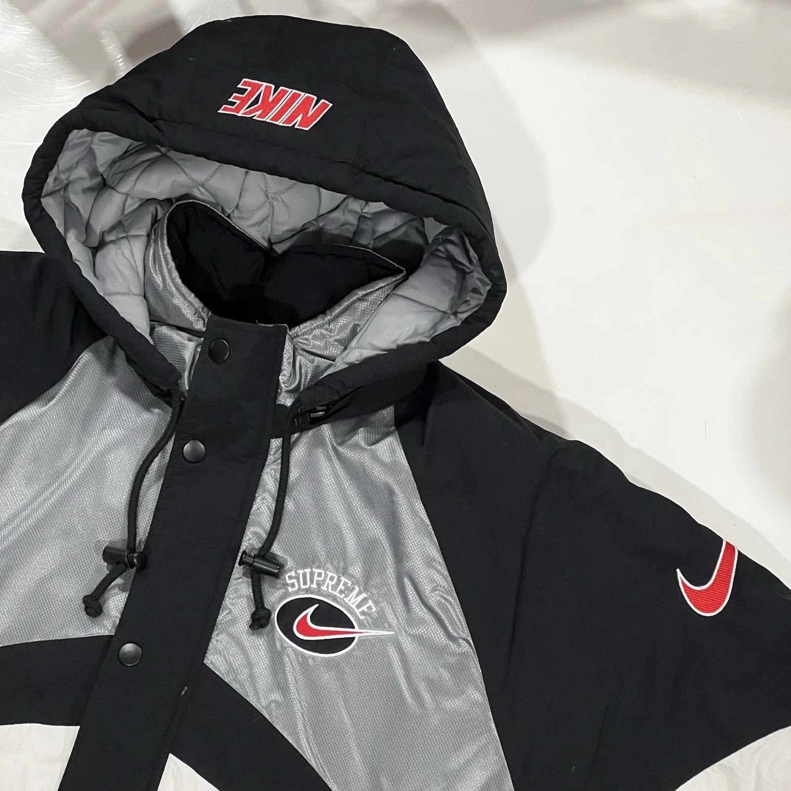 Veste de sport à capuche Supreme Nike Collab argent homme noir taille Medium neuve avec étiquette
