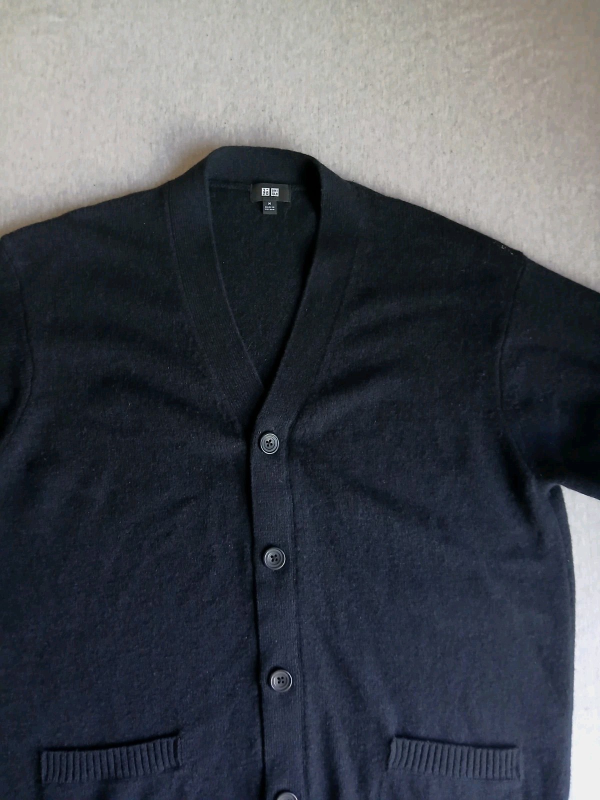 Uniqlo Sweater Mens Medium Cardigan 100 Wool V Neck Grandpa Preppy Minimalist  thumbnail 2