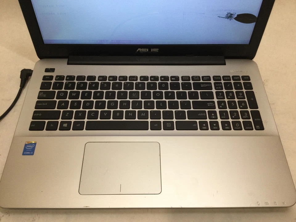 ASUS F555L 15.6” / Intel Core i3-5010U @ 2.10GHz / (CRACKED/MISSING PARTS!) -MR - Image 2 of 4