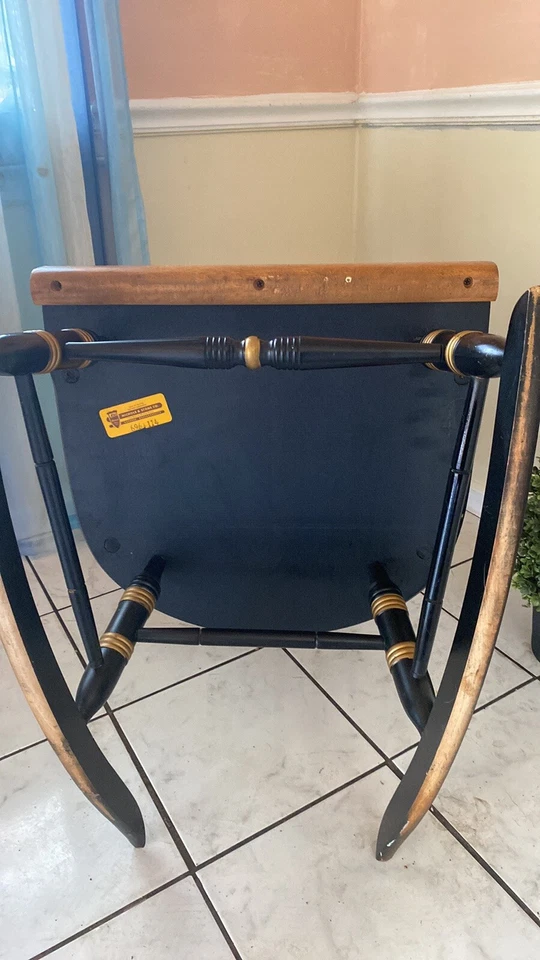 Mecedora negra vintage de diseñador Nichols & Stone para adultos con plantillas doradas Foto 2 de 4