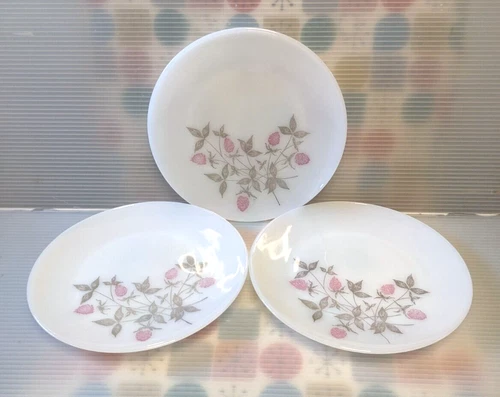 Mid Century Vintage Federal Glass Clover Blossom Milk Glass Dinner Plate Set 3
