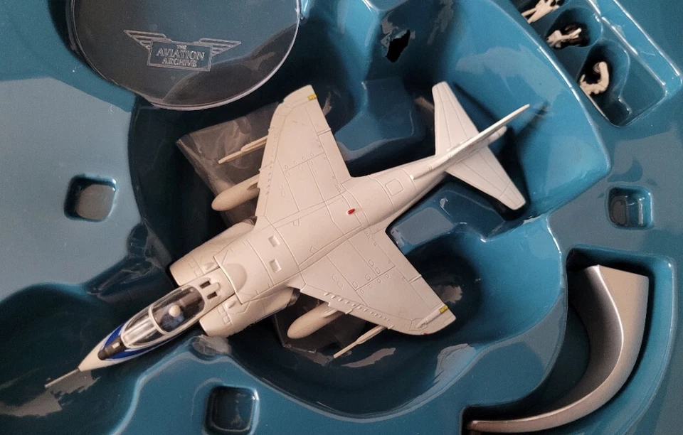 Corgi scala 1/72 AA32408 Hawker Siddeley AV-8C Harrier NASA - Immagine 3 di 4