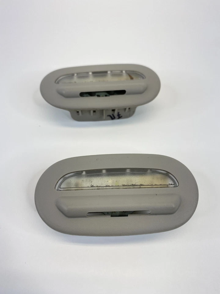 Lámpara de luz de cortesía para puerta delantera Chrysler Town & Country 2011-2016 OEM Foto 4 de 4