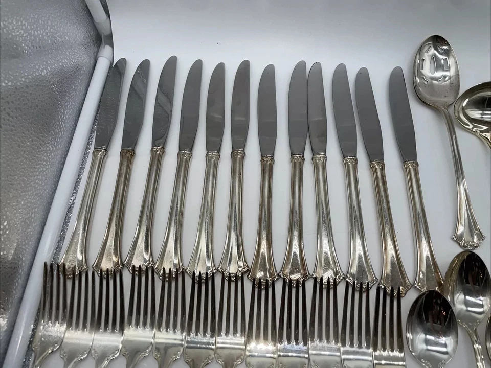 69 Piezas-CAÑA Y BARTON Servicio Chippendale Francés para 12 Plateados + Anfitriona Foto 2 de 4