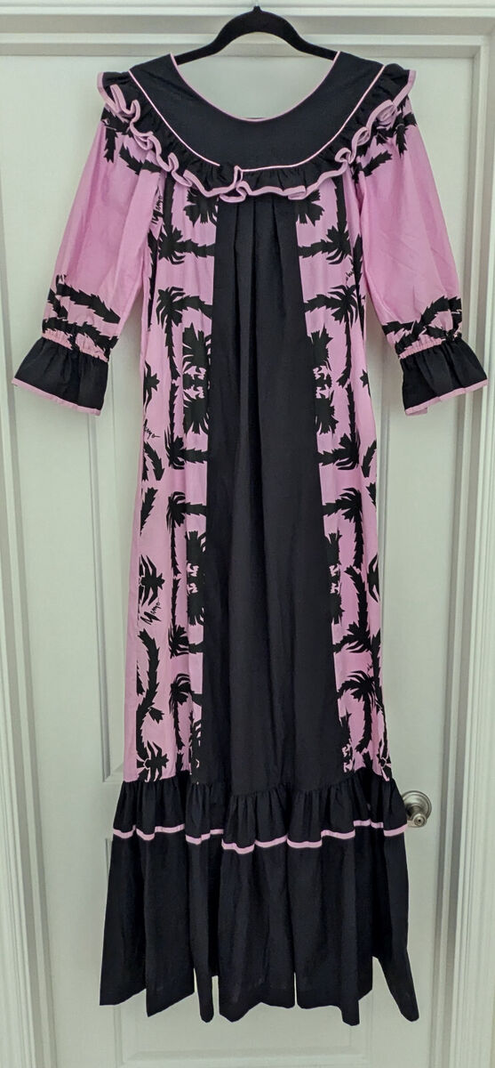 Vintage MAMO HOWELL Hawaiian Aloha Muumuu Pink Black Maxi Vintage MAMO HOWELL Hawaiian Aloha Muumuu Pink Black Maxi