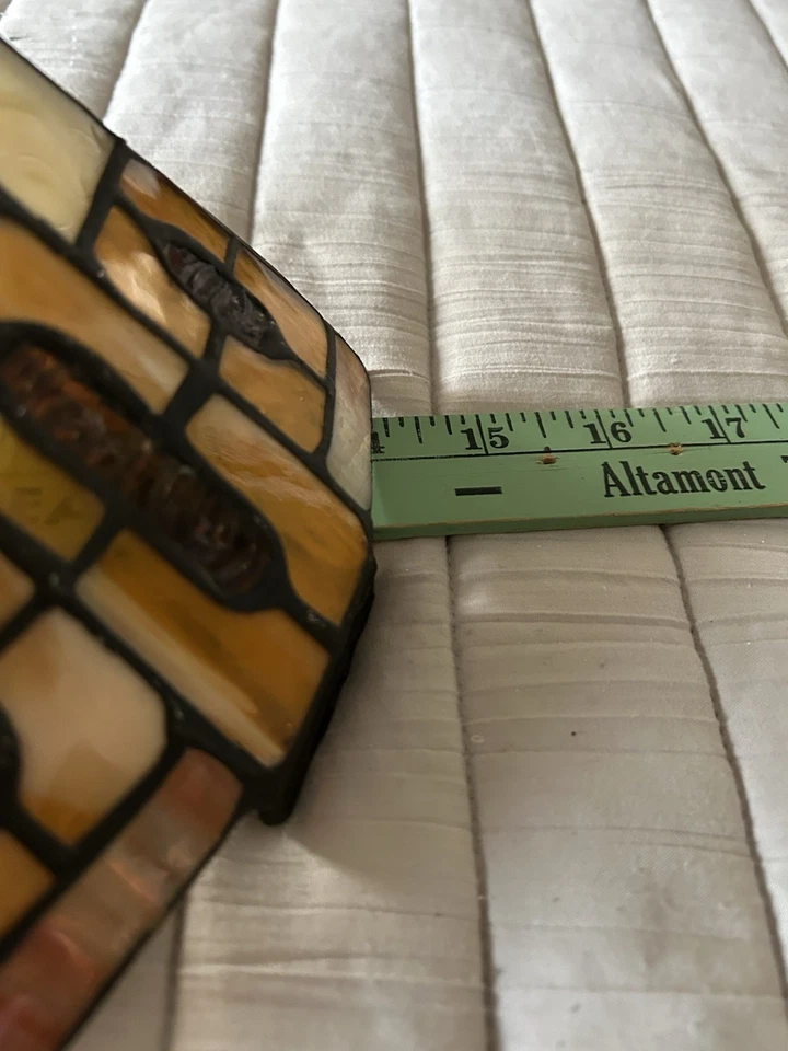 Spectrum Tiffany Style Art Deco Wall Sconce Ivory, Tan & Black Stained Glass-* - Image 2 of 4