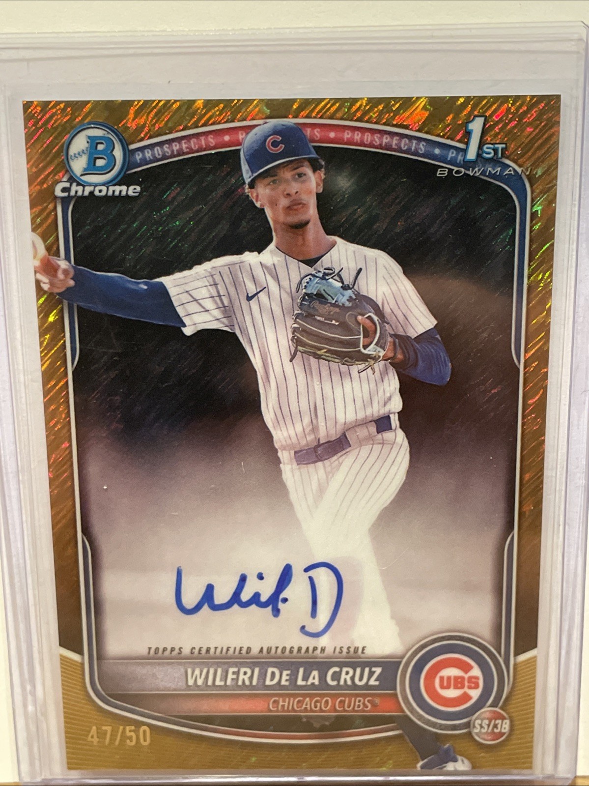 2025 Bowman Chrome Prospect Auto Wilfri De La Cruz Gold Shimmer/50 1st Bowman
