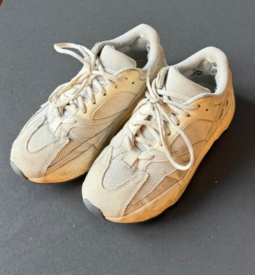 Size 7 - adidas Yeezy Boost 700 Low Analog