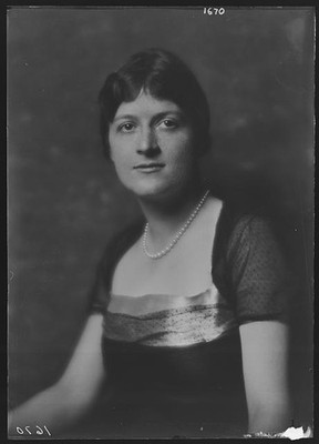 Photo:Danielson,RE,Mrs,portrait photographs,women,Arnold Genthe,1916