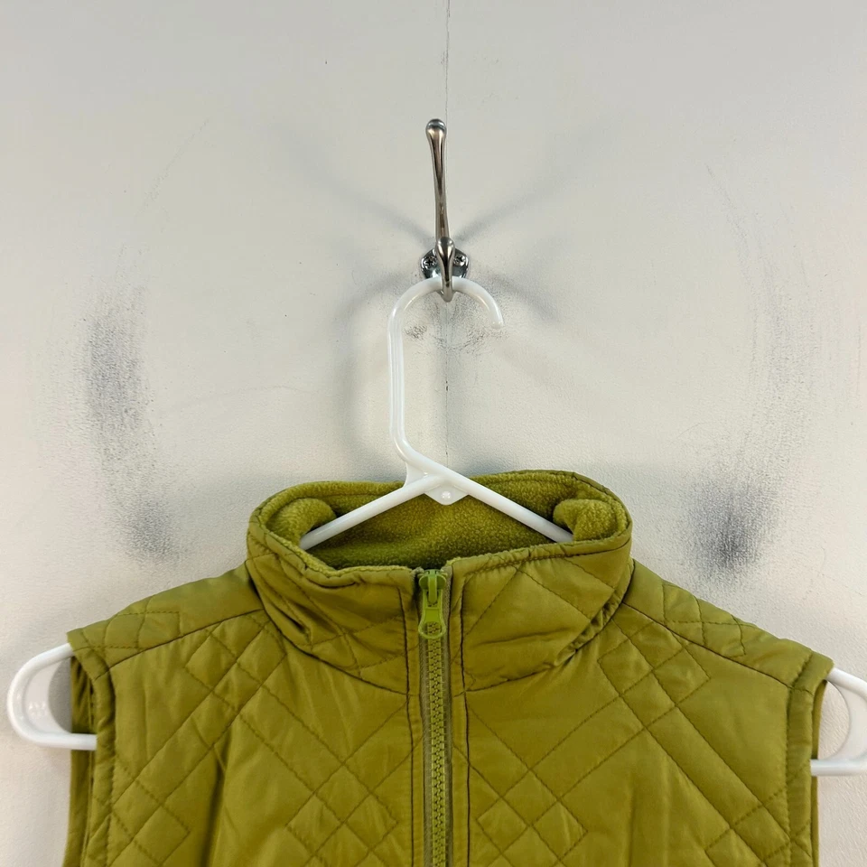 Женский маленький маленький жилет Izod зеленый стеганый флисовый с подкладкой на молнии с ложным вырезом 21292 - Изображение 4 из 4