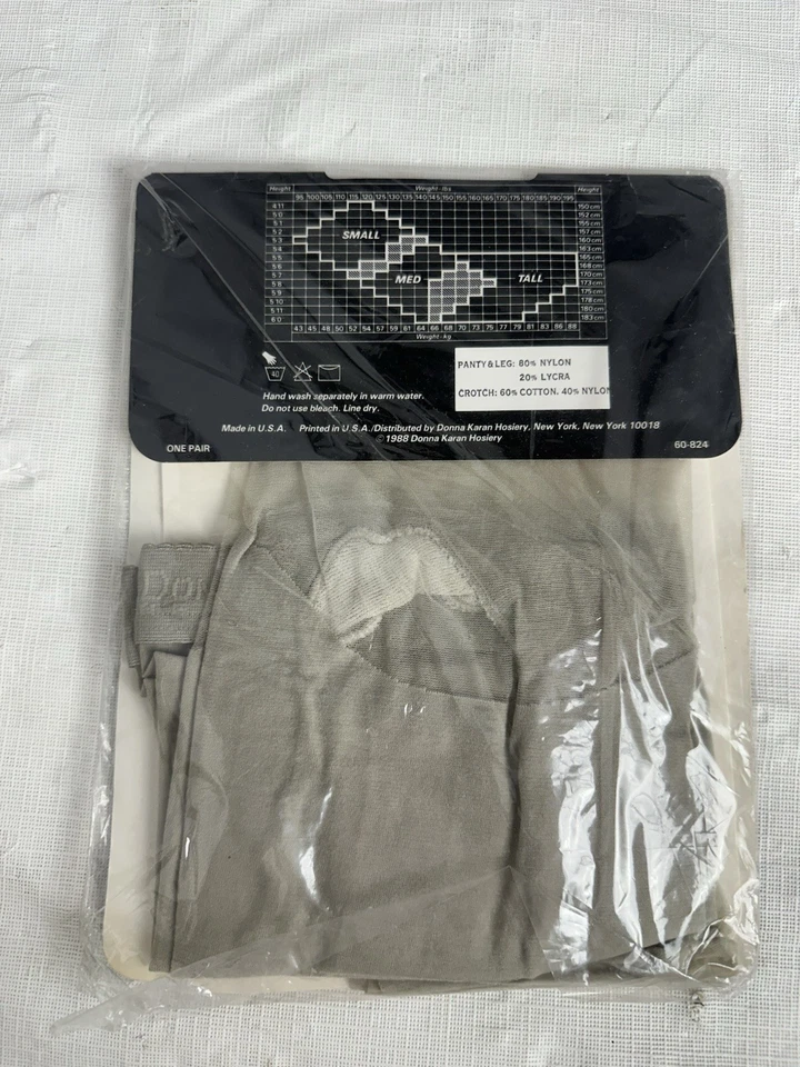 Pantimedias de Colección Donna Karan New York DKNY Celadon Alto Control Top Pierna Transparente Foto 4 de 4