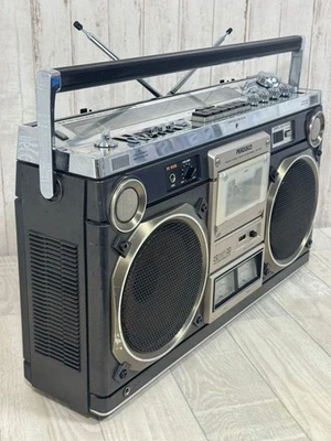 HITACHI TRK-8180 Retro FM/AM Boombox 1979 2-Way 4-Speaker Fully