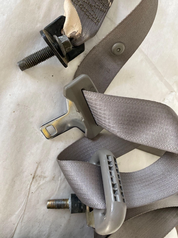 Jeep Liberty Limited 2002 vagón cinturón de seguridad trasero lado del conductor izquierdo LH A/T Foto 2 de 4