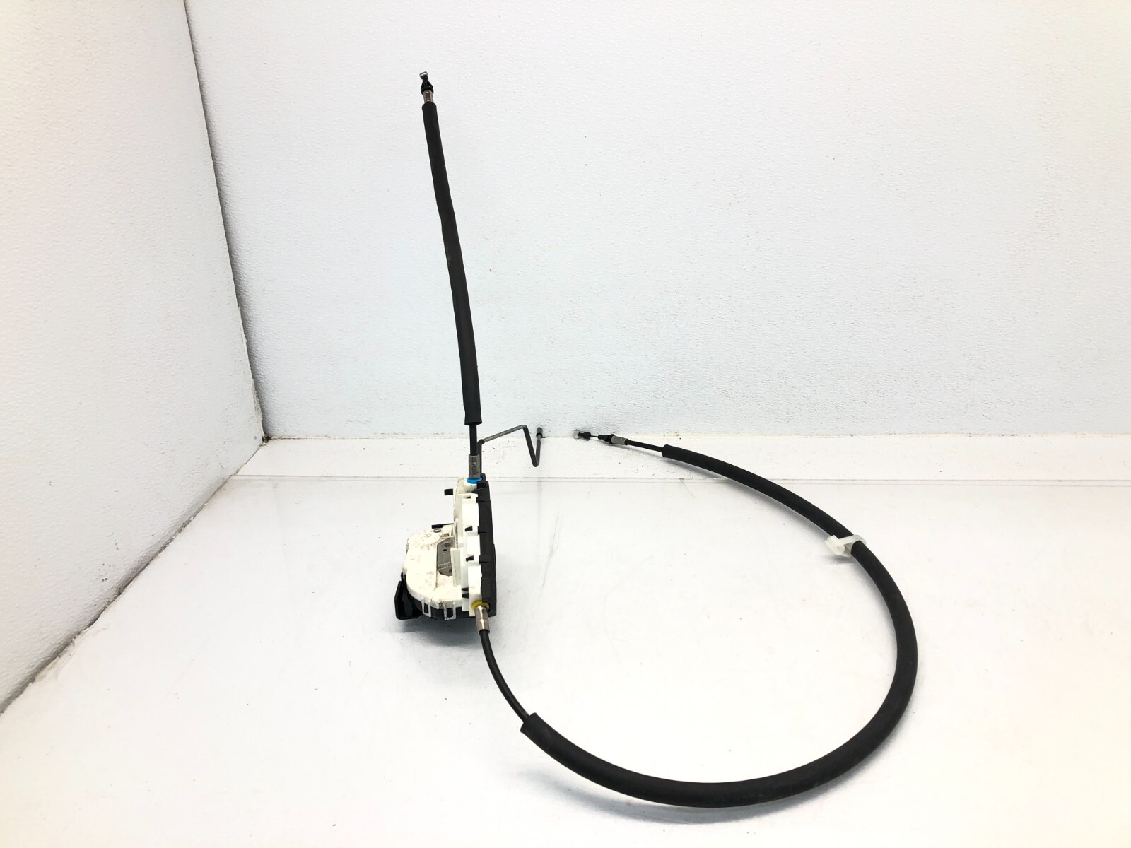 2017-2020 MASERATI LEVANTE RIGHT PASSENGER FRONT LOCK LATCH ACTUATOR OEM