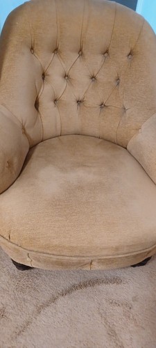 Antique/vintage button back low chair with castors. - Picture 10 of 23