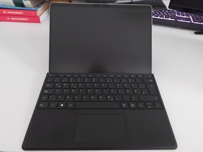 Microsoft Surface Pro 8 256GB 13'' Windows 11 mit Keyboard, Ladegerät, Tasche