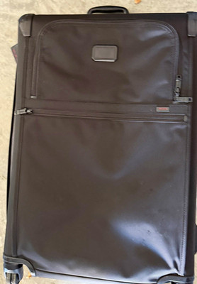 TUMI Alpha 2 22067D2 Medium Trip Expandable 4 Wheel Suitcase very good condition
