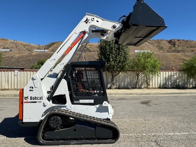BOBCAT T-630 MINICARGADORA 4/1 CUCHARÓN ACOPLADOR RÁPIDO 2 VELOCIDADES, FUNCIONA EXCELENTE LIMPIEZA Foto 3 de 4