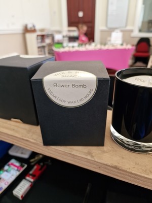 Flower Bomb inspirierte Kerze verpackt