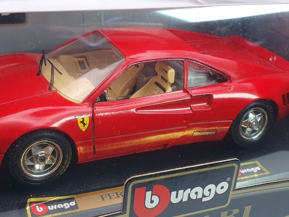 ブラーゴ　burago Ferrari GTO ミニカー 赤 s-l400.jpg