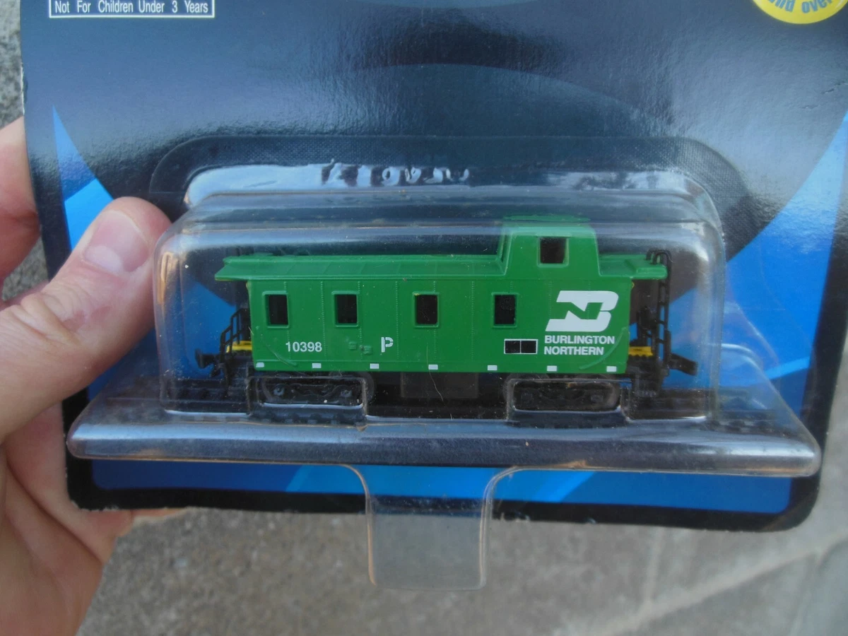 VINTAGE KIDS CONNECTION ON TRACK TRAIN SET DIECAST METAL PLASTIC 15131 1601 Toys