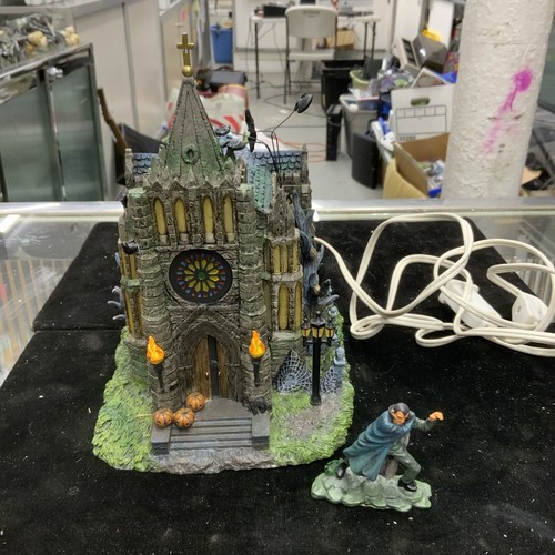 Hawthorne Village GOTHIC CATHEDRAL W/FIGURE - 第 1/7 張圖片