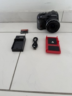 Olympus Camedia C-8080 Weitzoom 8,0-MP Digitalkamera Vintage Japan mit CF Karte