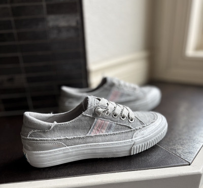 BLOWFISH MALIBU~ Women's Gray/Silver Canvas Sneaker~ SZ 7M~