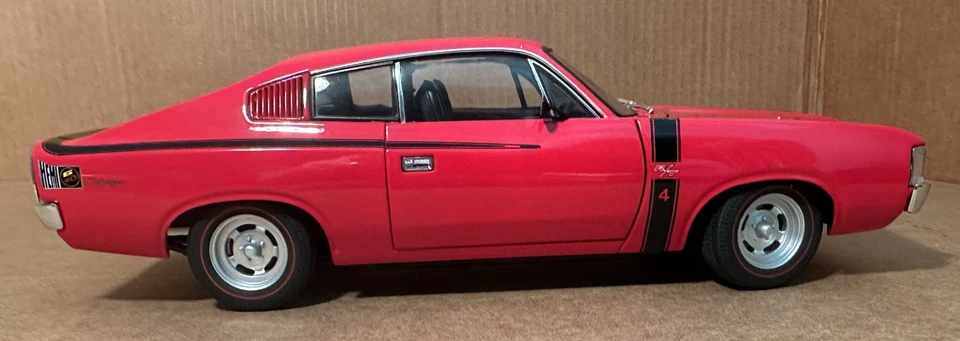 AUTOART 1/18 scale 1971 Chrysler Charger R/T  E49 RHD Red Australia Version - Image 2 of 4