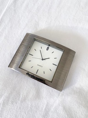 Kleine Vintage Uhr / Reisewecker / Wecker von Nino Cerutti in Edelstahl-Optik