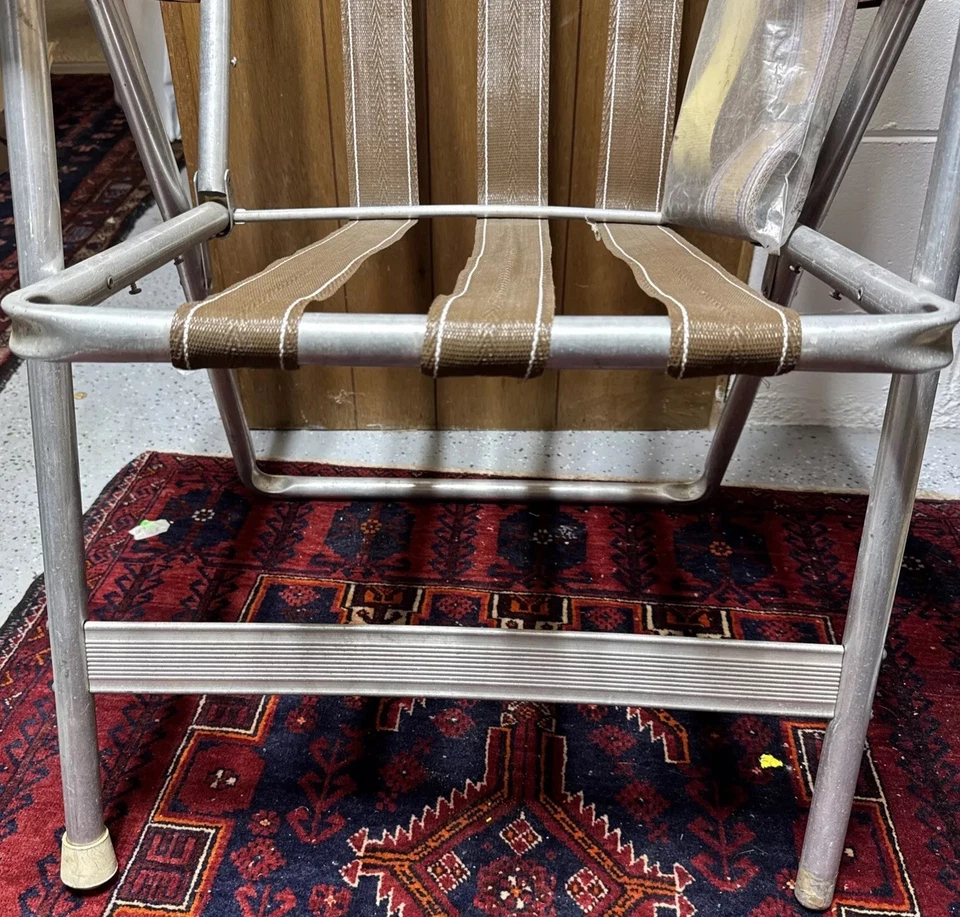 Silla de patio plegable de aluminio de colección con correas extra para reparación de proyectos Foto 2 de 4