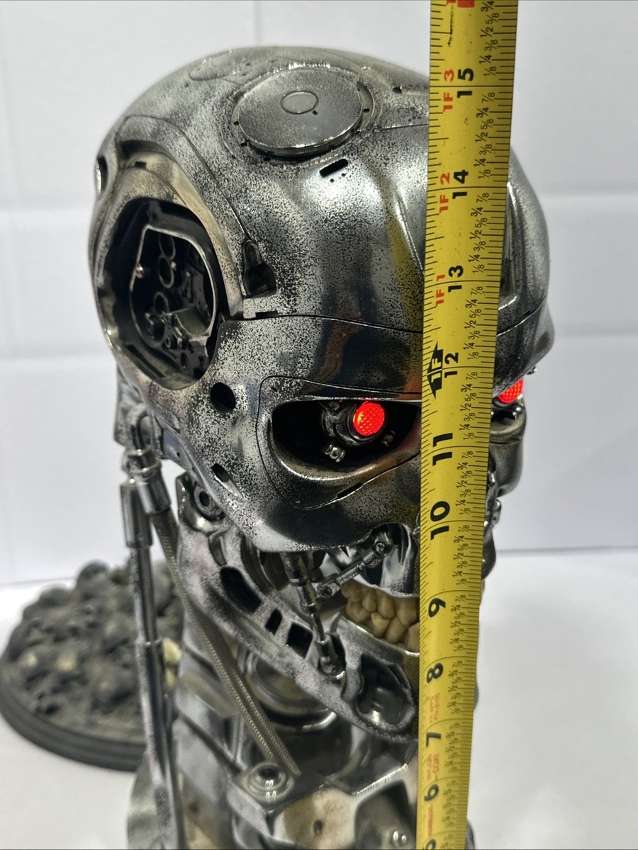 Sideshow Terminator T-800 Endoskeleton T2 Combat Skull Lifesize 1