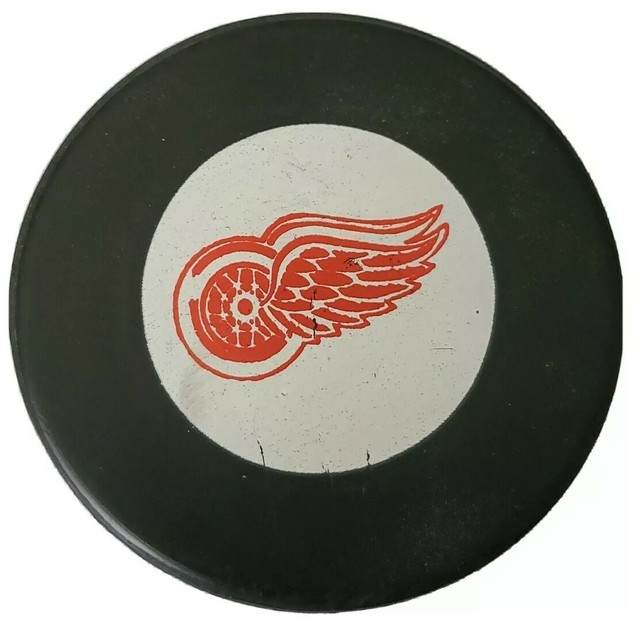 DETROIT RED WINGS VINTAGE NHL OFFICIAL HOCKEY PUCK RARE MADE IN CANADA