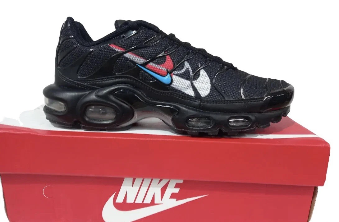 Black and white air sale max tn