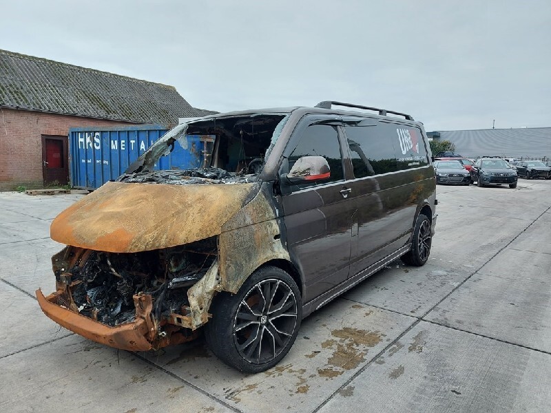 VW TRANSPORTER T5 VAN 2.0 TDI DRF (CCHA) 2015 LEFT FRONT DOOR