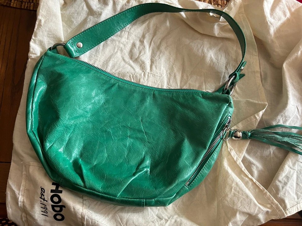 Hobo Emerald Green 100% Leather Purse With Lining And Tassle Detail +Storage Bag